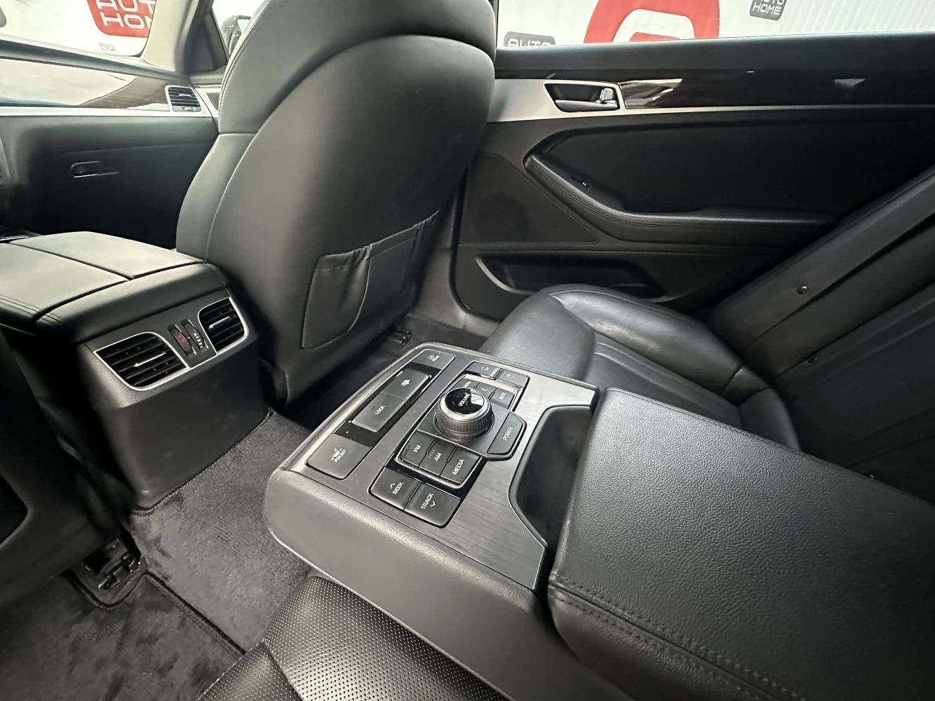 Genesis G80, 2018г, передний привод, автомат