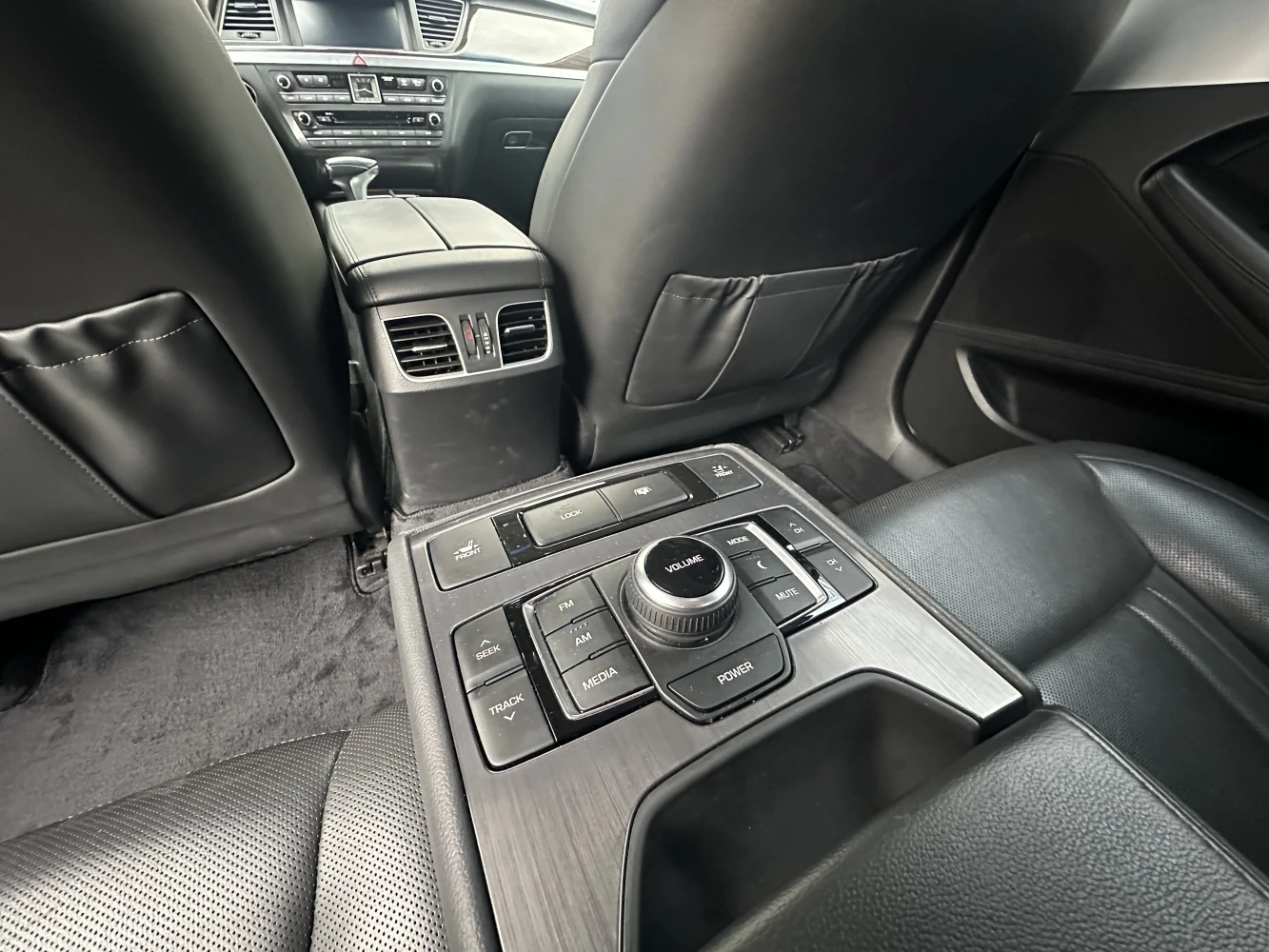 Genesis G80, 2018г, передний привод, автомат