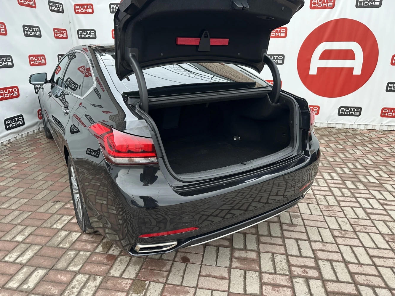 Genesis G80, 2018г, передний привод, автомат