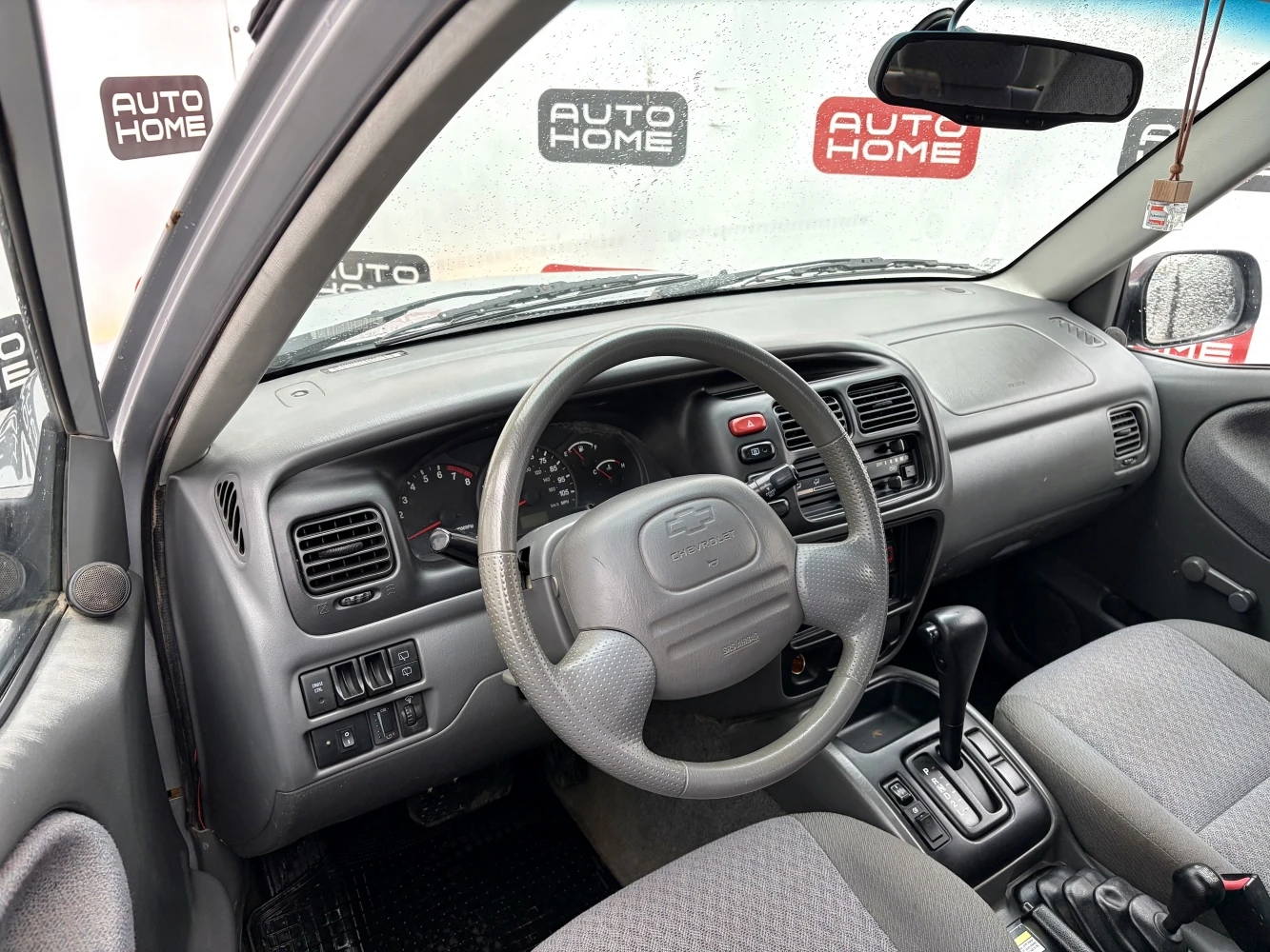 Chevrolet Tracker, 1999г, передний привод, автомат