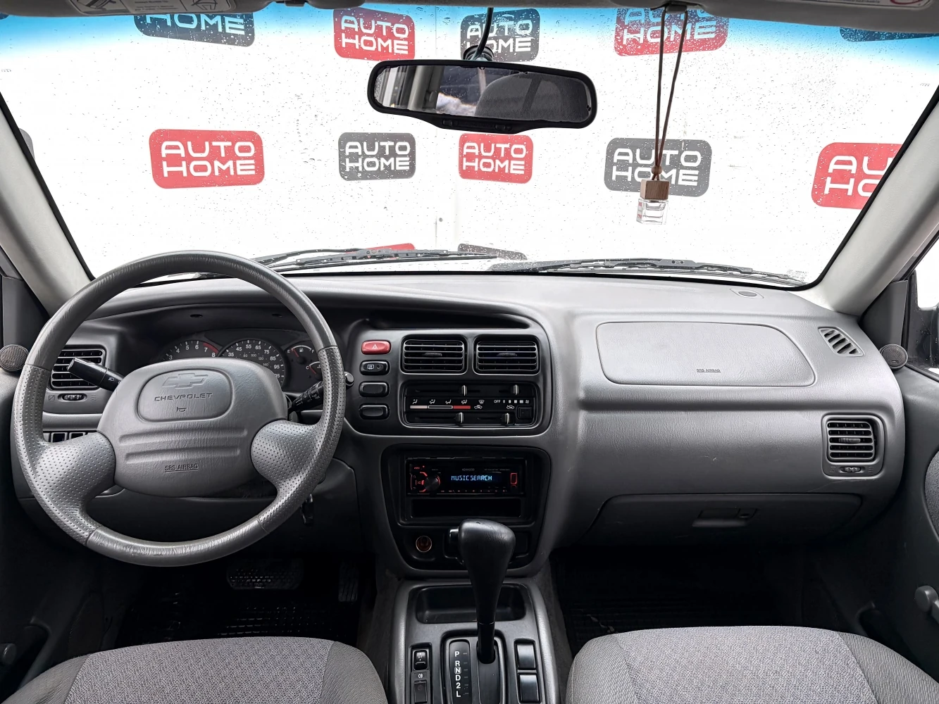 Chevrolet Tracker, 1999г, передний привод, автомат