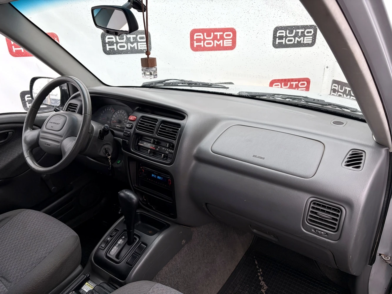 Chevrolet Tracker, 1999г, передний привод, автомат