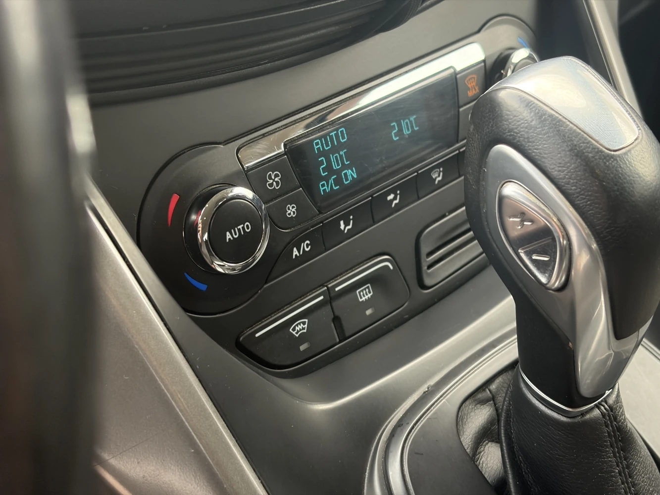 Ford Kuga, 2015г, передний привод, автомат