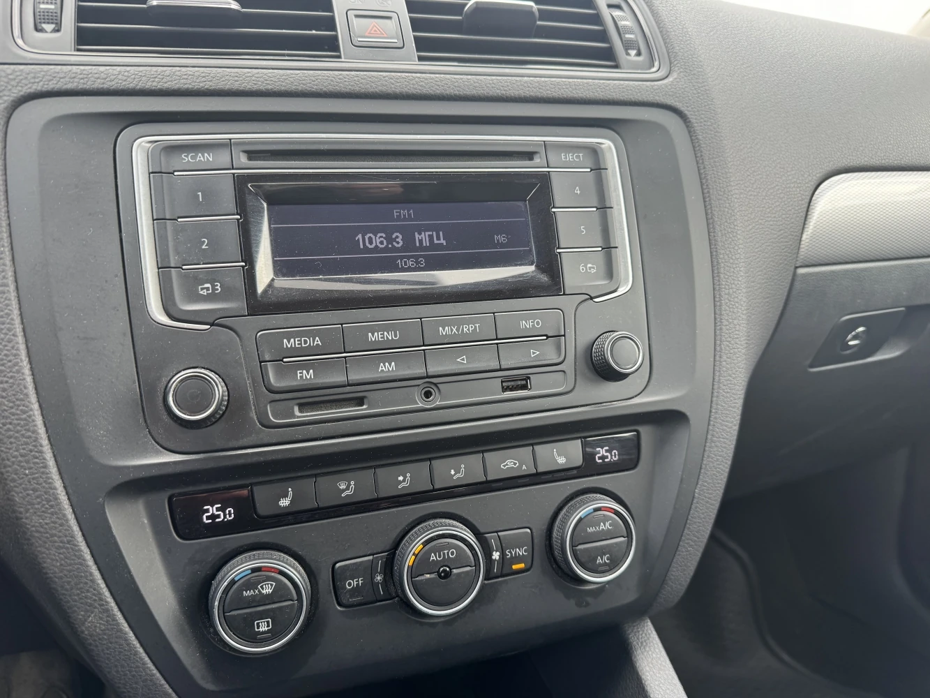 Volkswagen Jetta, 2015г, передний привод, робот