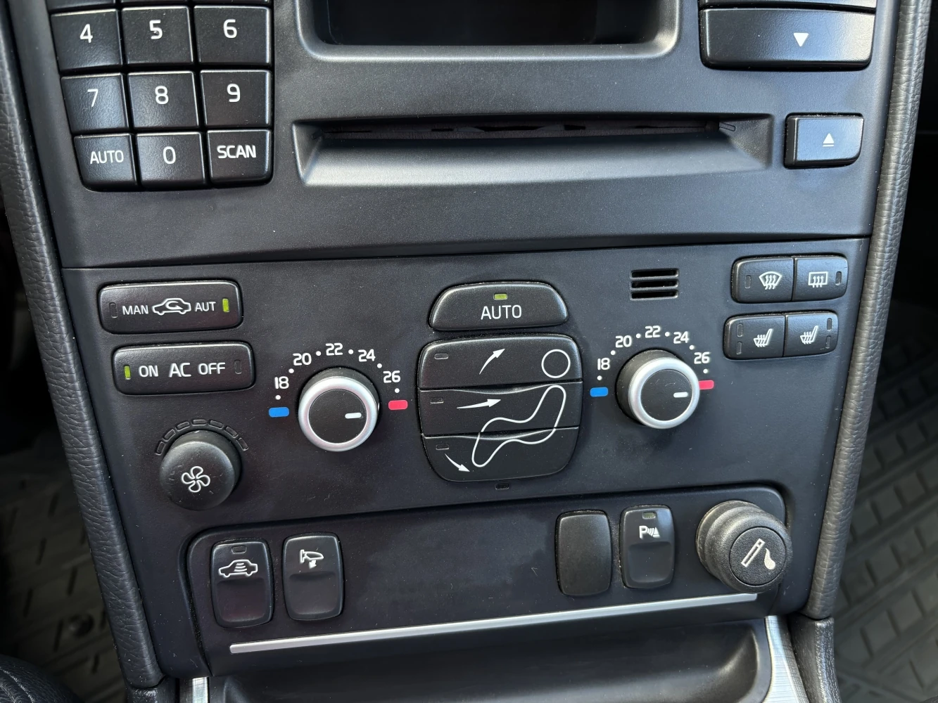 Volvo XC90, 2012г, передний привод, автомат