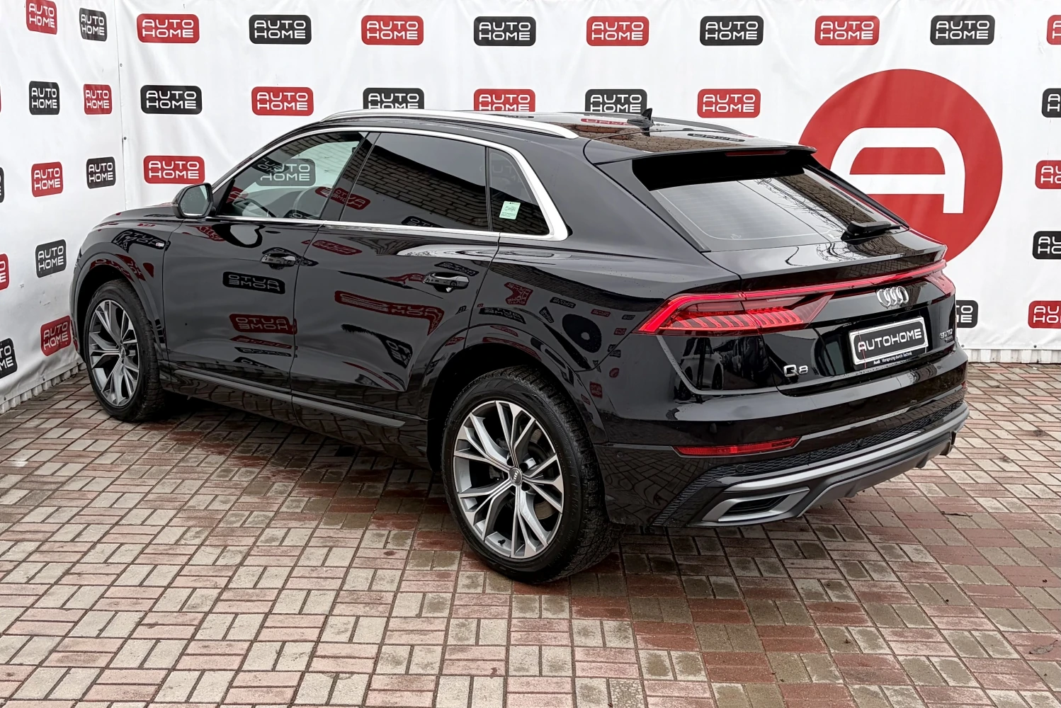 Audi Q8, 2020г, передний привод, автомат