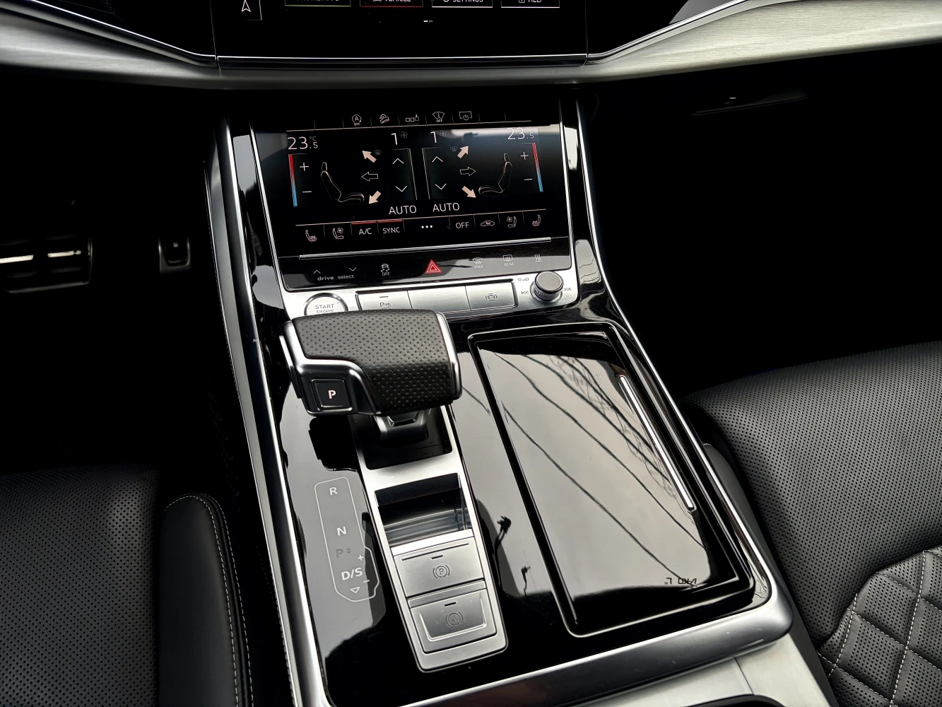 Audi Q8, 2020г, передний привод, автомат