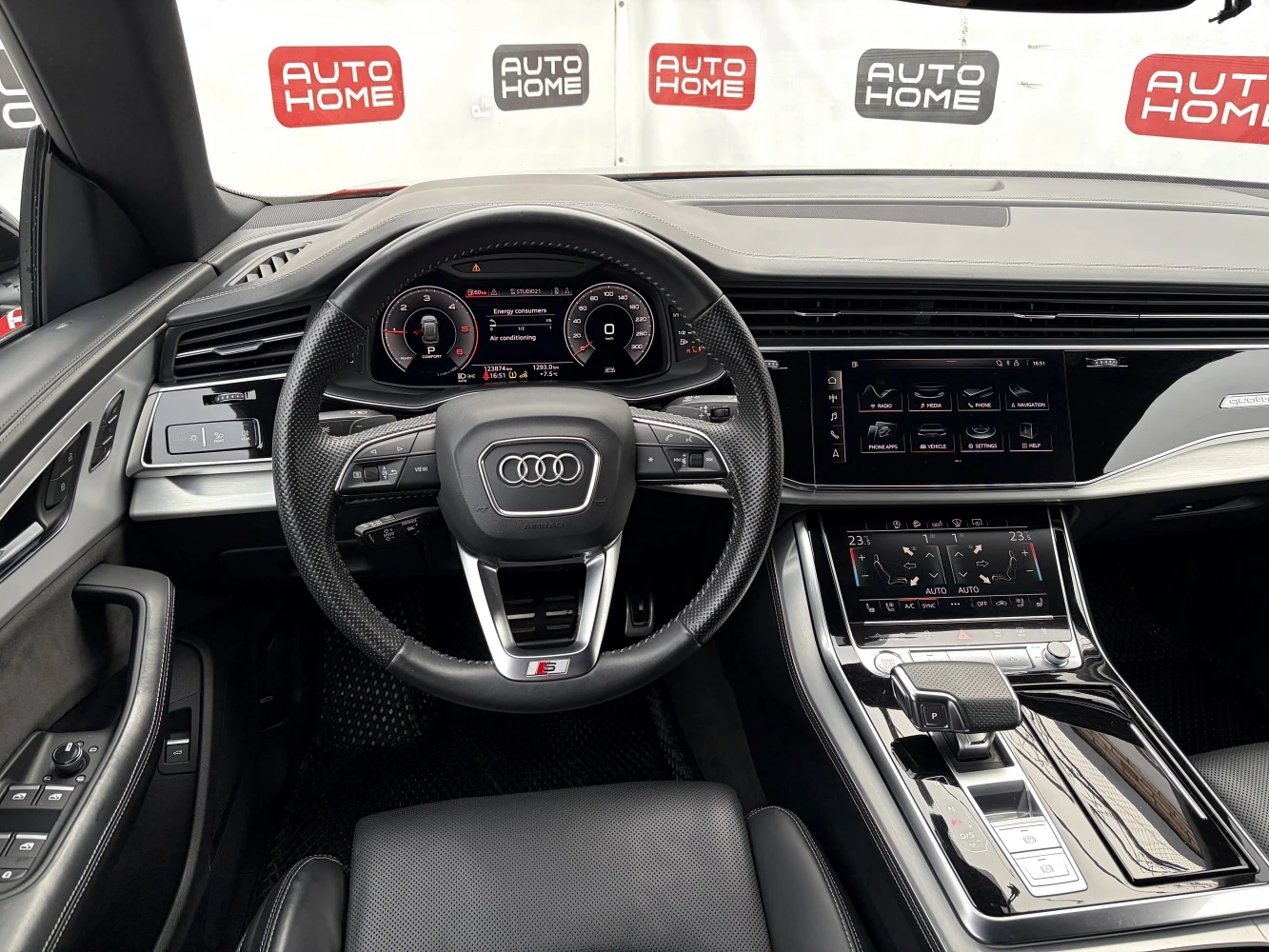 Audi Q8, 2020г, передний привод, автомат