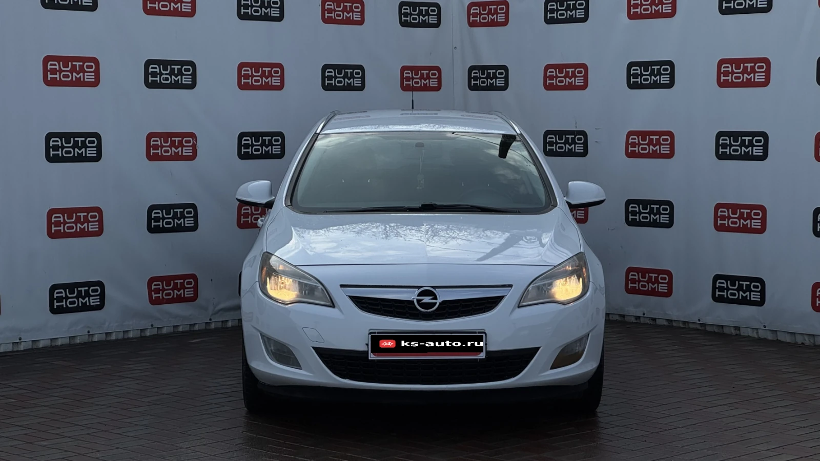 Opel Astra, 2011г, передний привод, автомат
