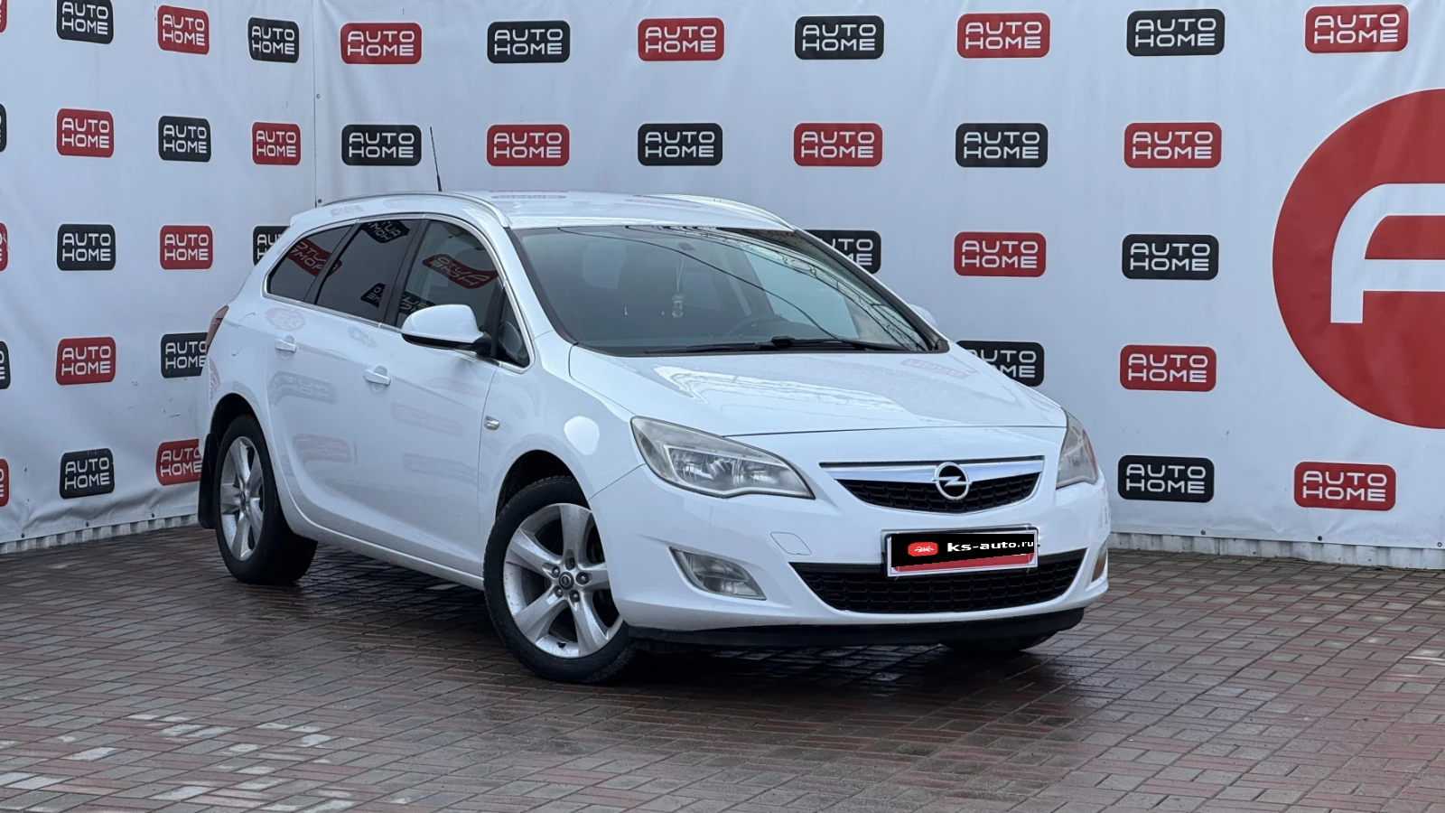 Opel Astra, 2011г, передний привод, автомат