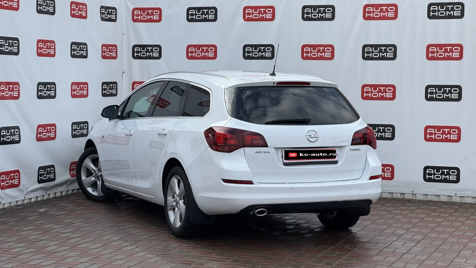 Opel Astra, 2011г, передний привод, автомат