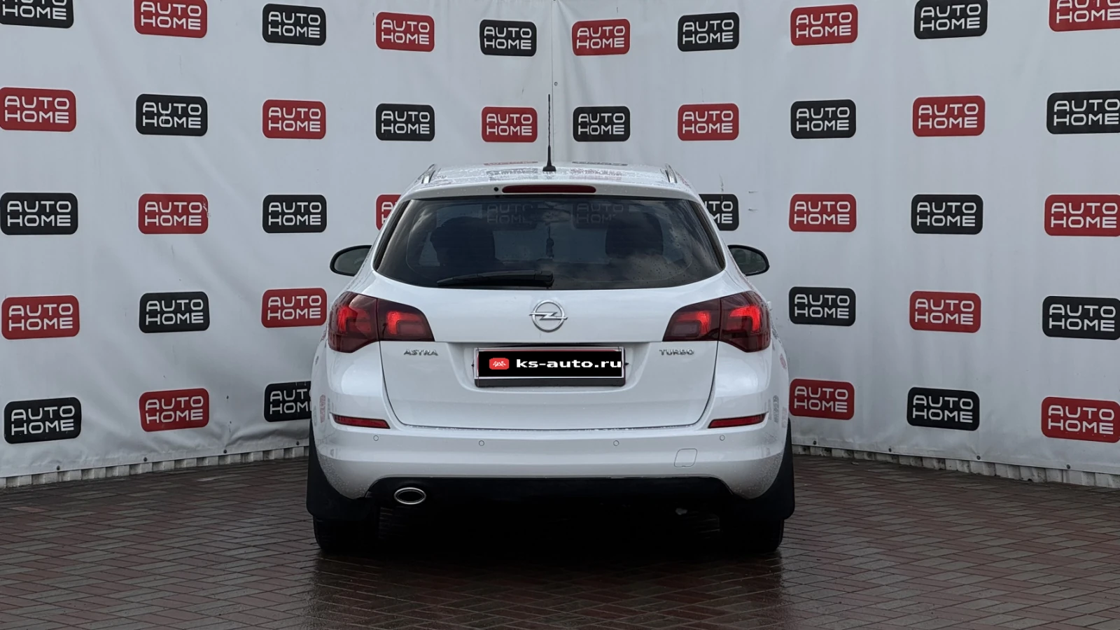 Opel Astra, 2011г, передний привод, автомат