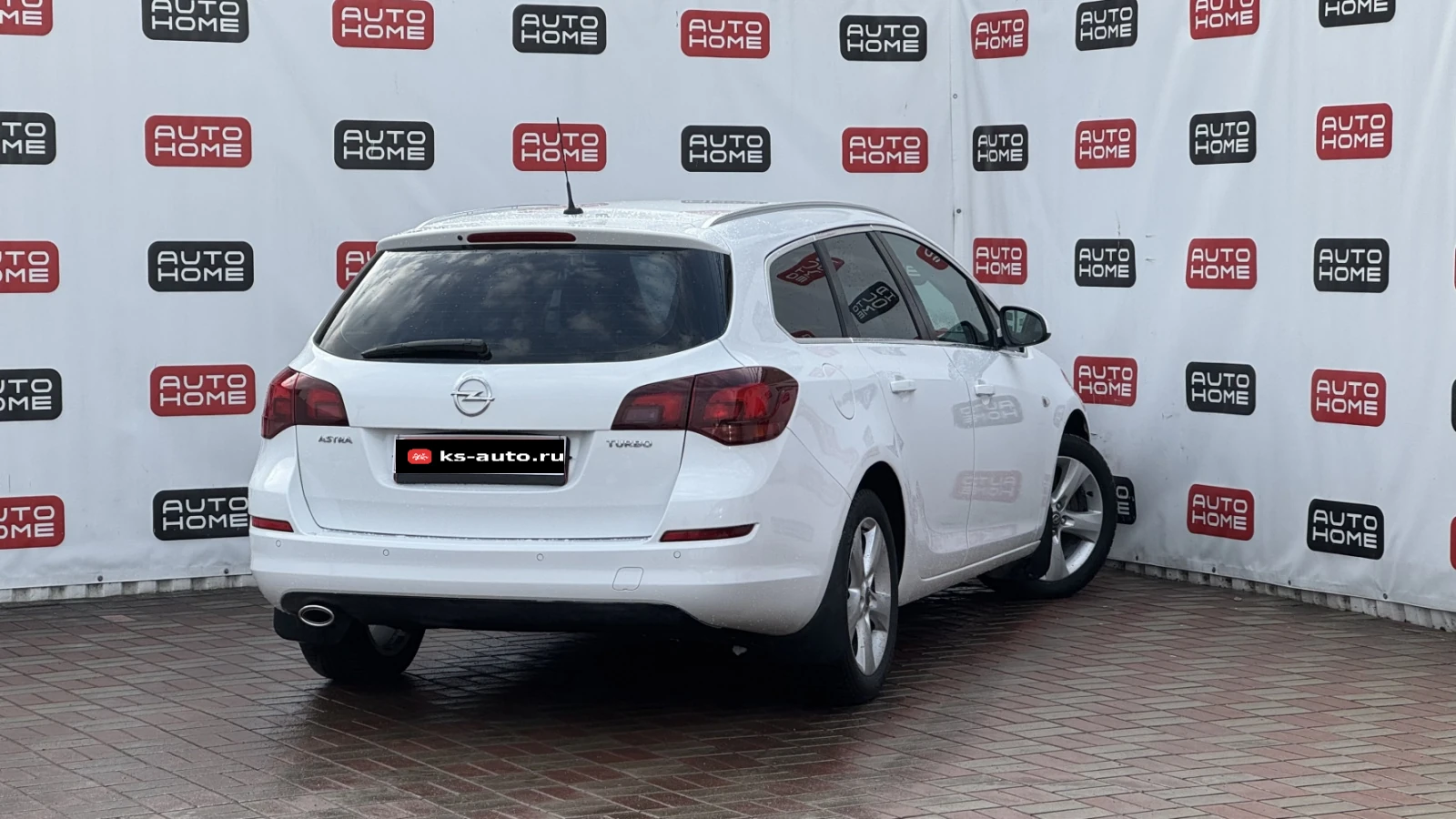 Opel Astra, 2011г, передний привод, автомат