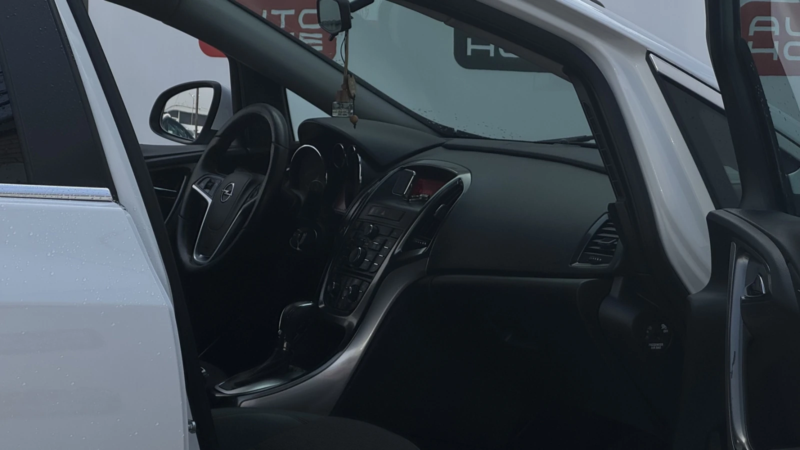 Opel Astra, 2011г, передний привод, автомат