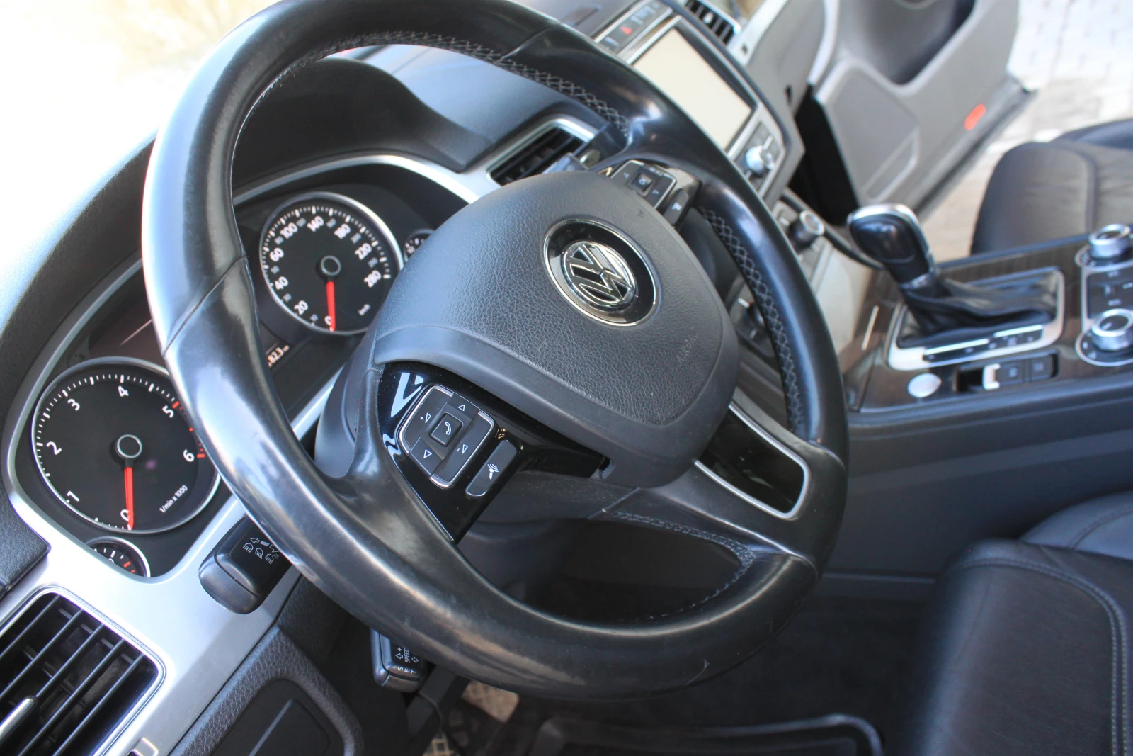 Volkswagen Touareg, 2016г, полный привод, автомат