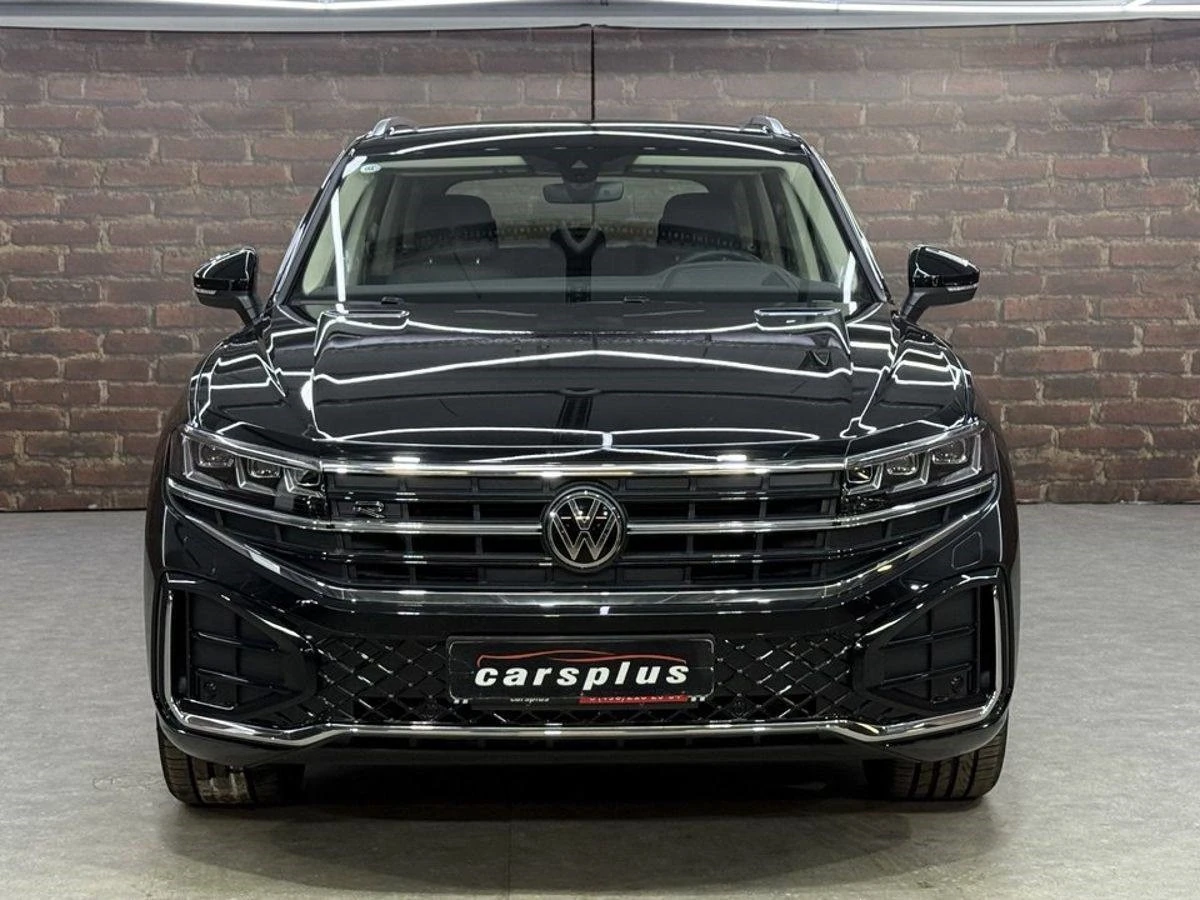Volkswagen Touareg, 2025г, полный привод, автомат