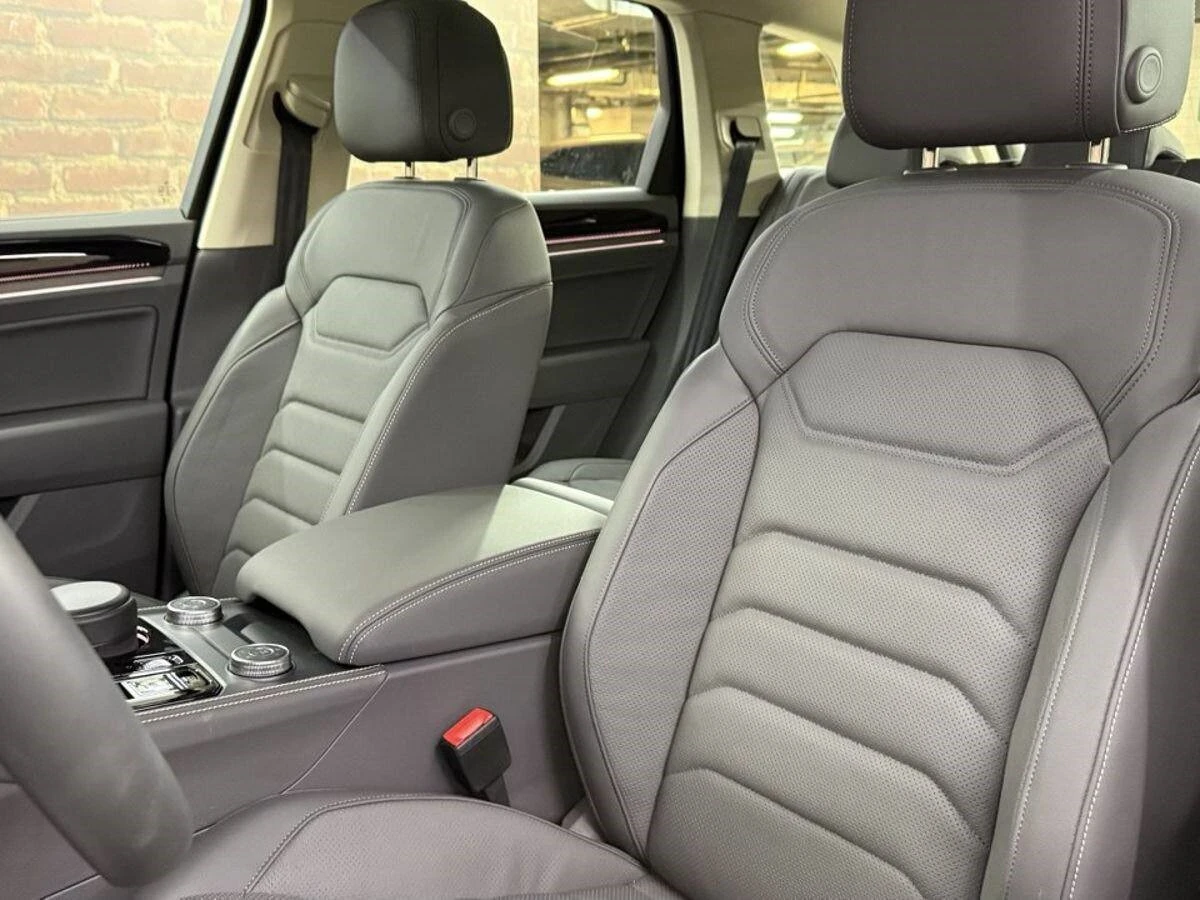 Volkswagen Touareg, 2025г, полный привод, автомат