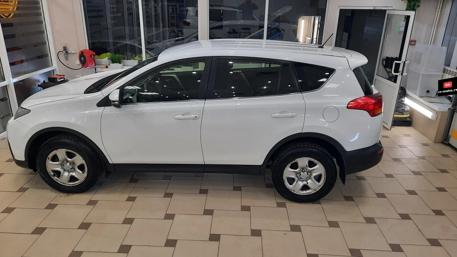 Toyota RAV4, 2014г, полный привод, вариатор