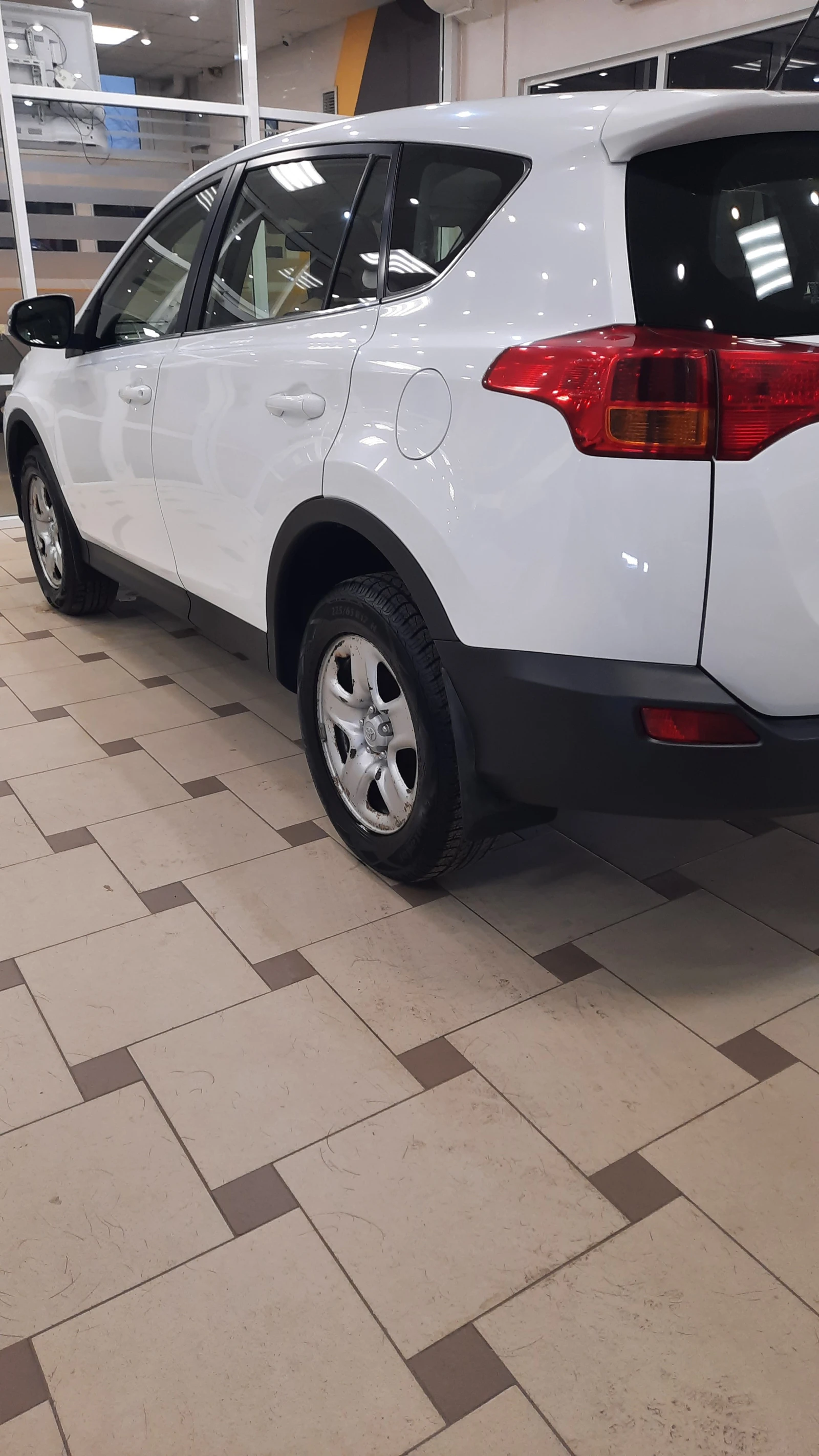 Toyota RAV4, 2014г, полный привод, вариатор