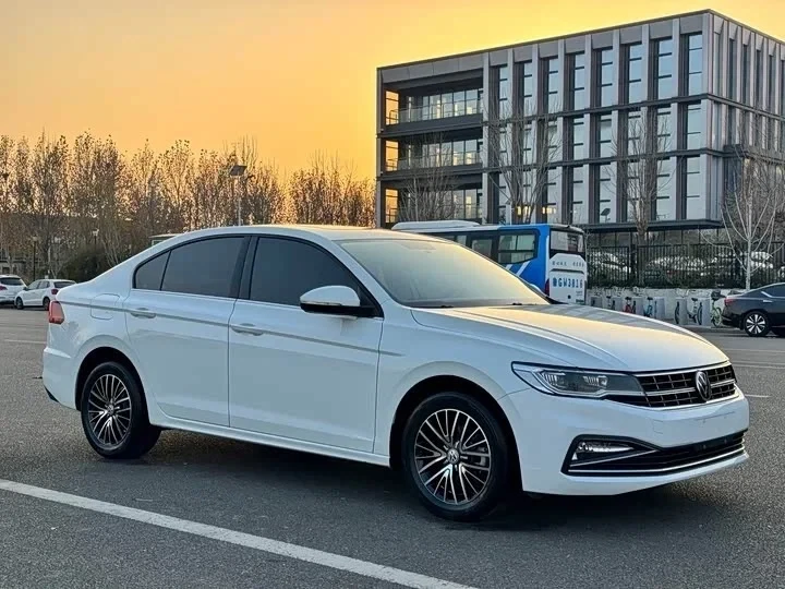 Volkswagen Bora, 2022г, передний привод, робот