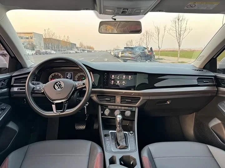 Volkswagen Bora, 2022г, передний привод, робот