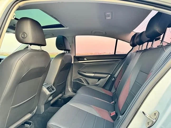 Volkswagen Bora, 2022г, передний привод, робот