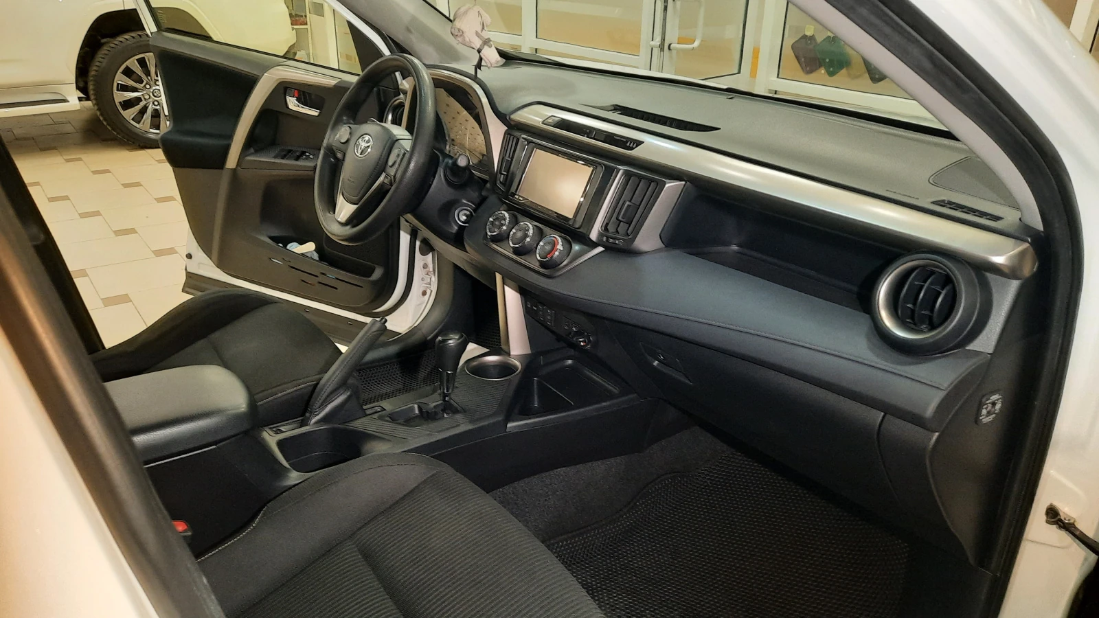 Toyota RAV4, 2014г, полный привод, вариатор