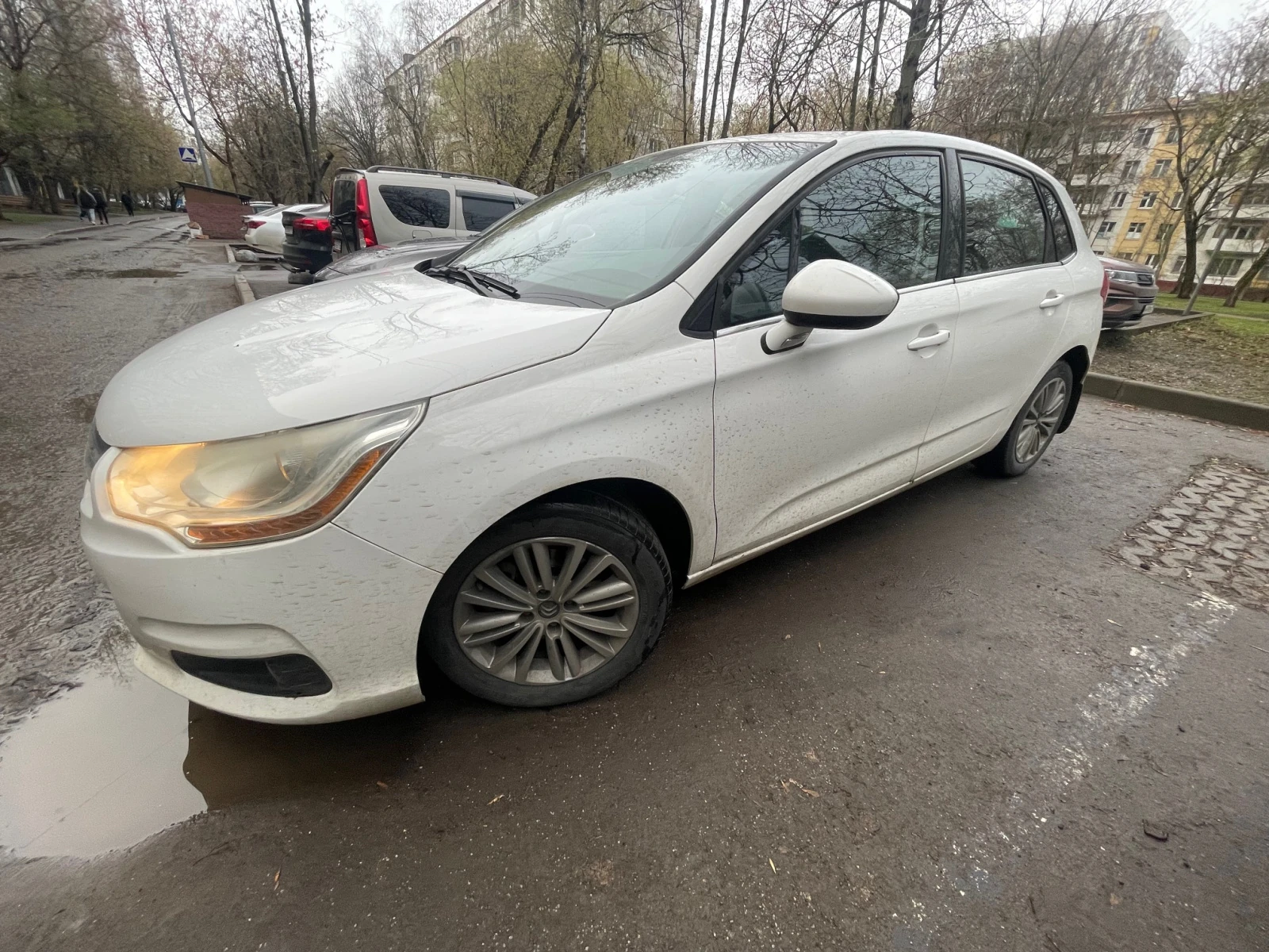 Citroen C4, 2012г, передний привод, автомат