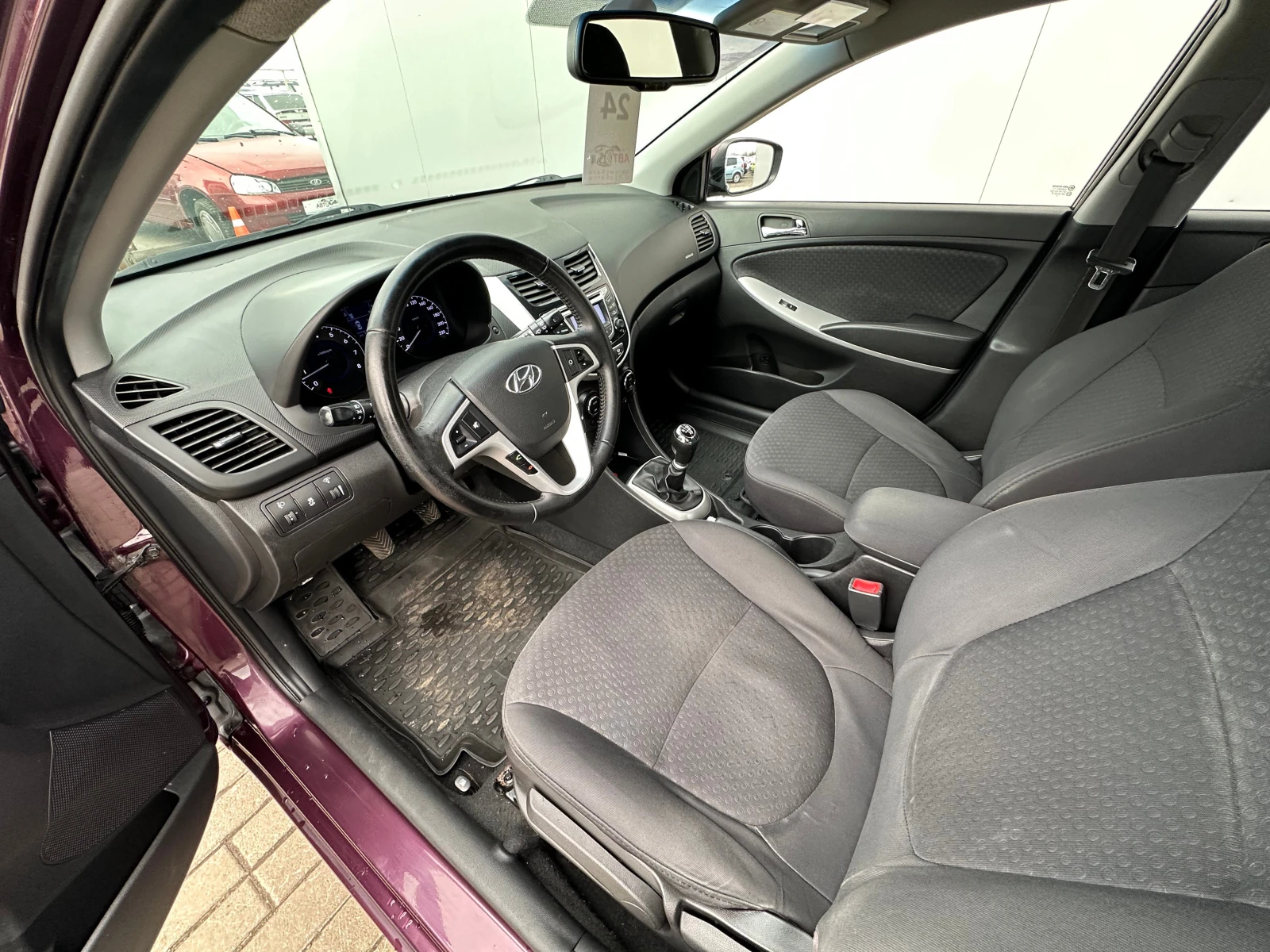 Hyundai Solaris, 2012г, передний привод, механика
