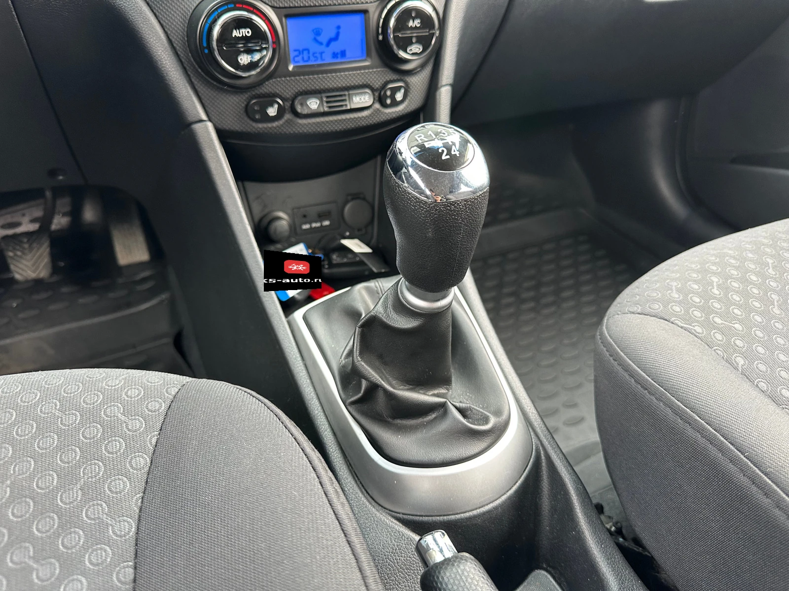 Hyundai Solaris, 2012г, передний привод, механика