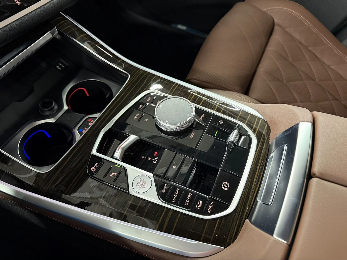 BMW X5, 2025г, полный привод, автомат