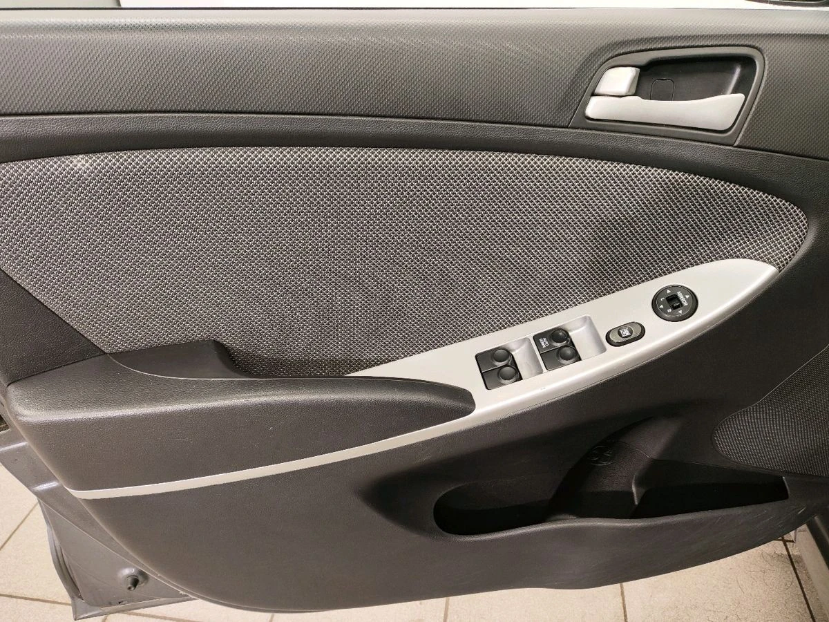 Hyundai Solaris, 2012г, передний привод, автомат