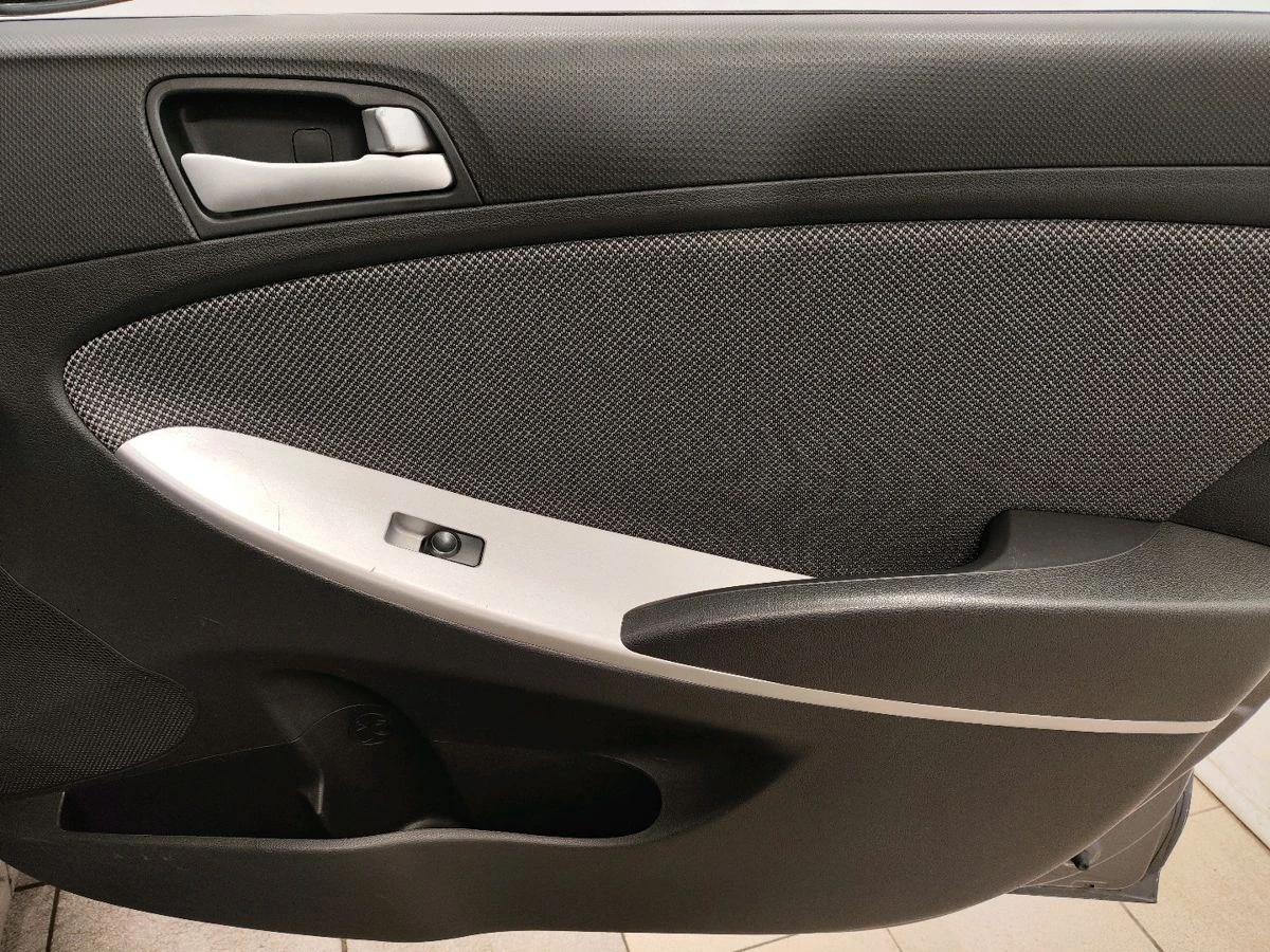 Hyundai Solaris, 2012г, передний привод, автомат