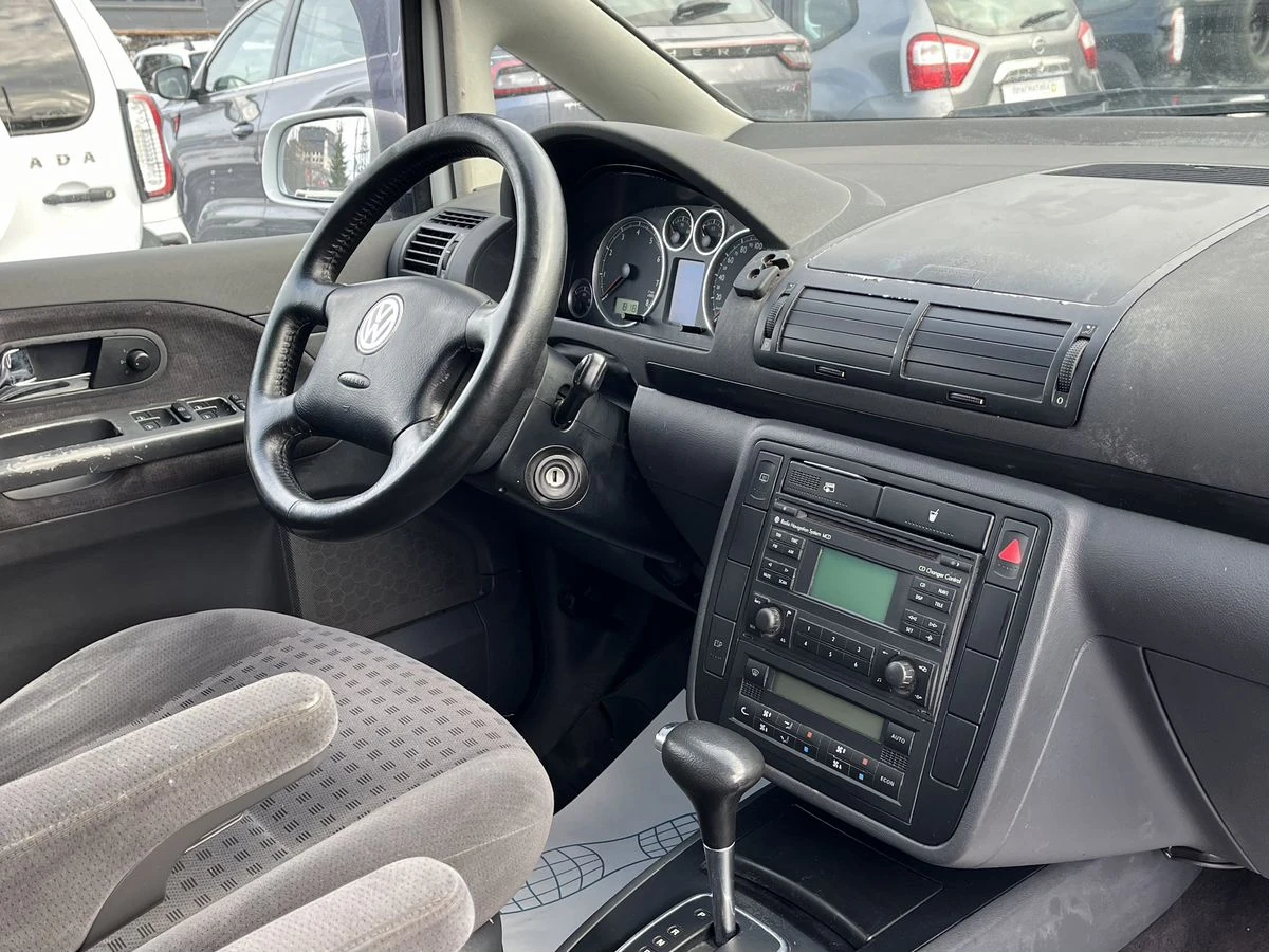 Volkswagen Sharan, 2003г, передний привод, автомат
