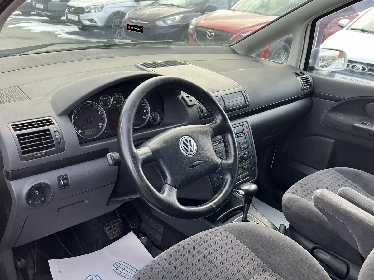 Volkswagen Sharan, 2003г, передний привод, автомат