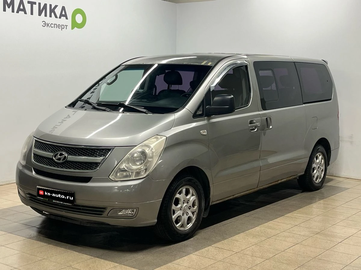 Hyundai Grand Starex, 2011г, задний привод, автомат