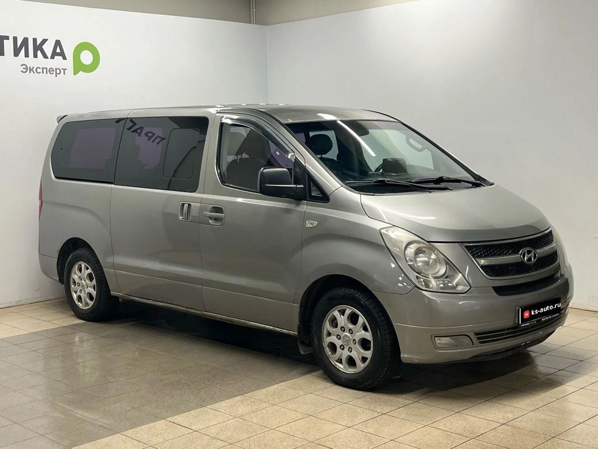 Hyundai Grand Starex, 2011г, задний привод, автомат