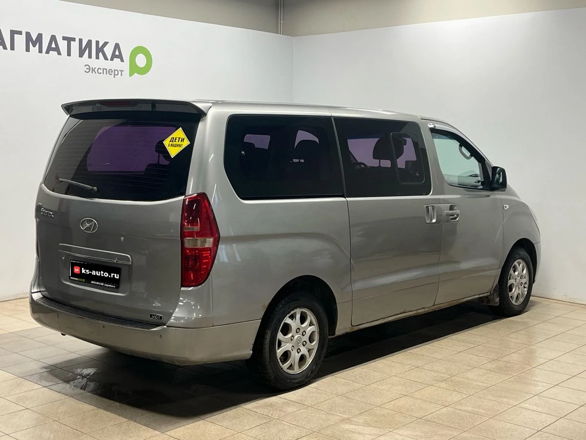 Hyundai Grand Starex, 2011г, задний привод, автомат