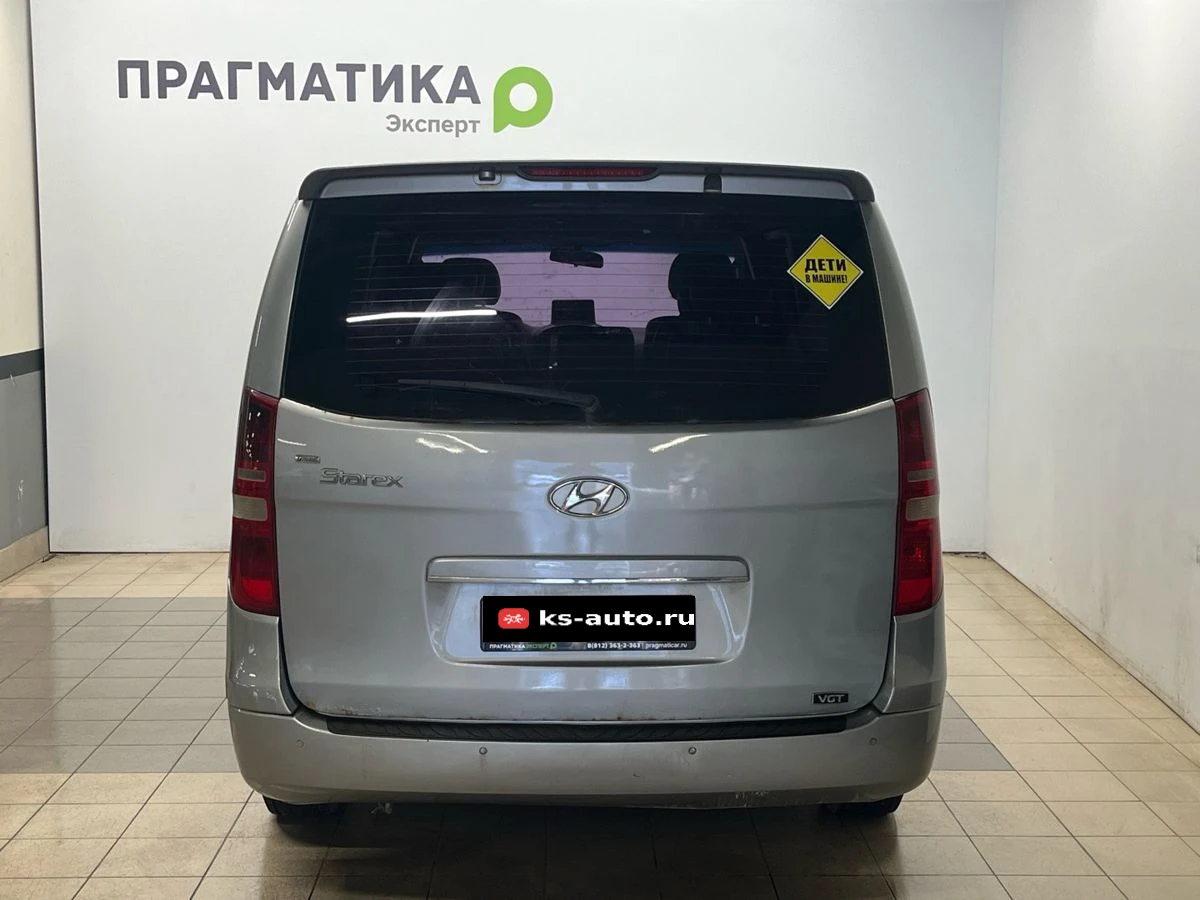 Hyundai Grand Starex, 2011г, задний привод, автомат