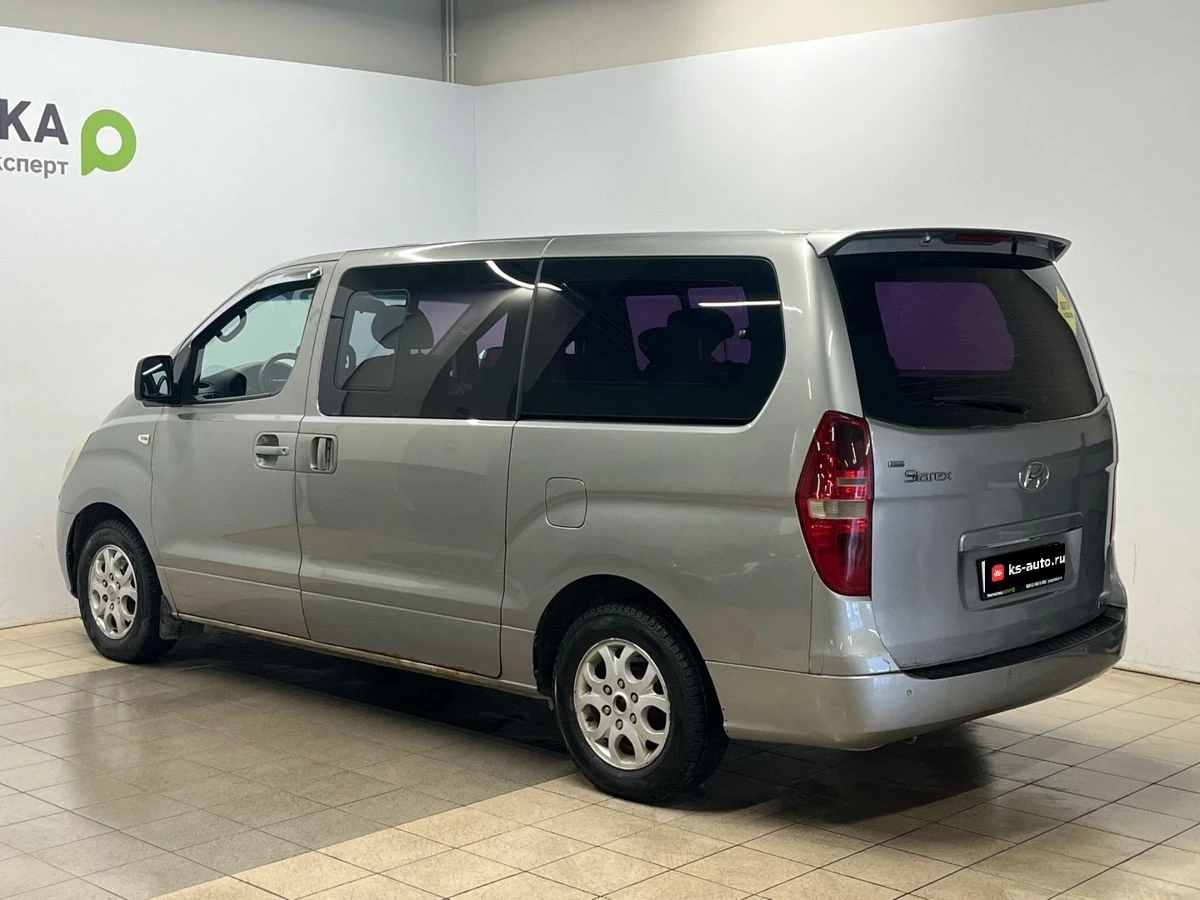 Hyundai Grand Starex, 2011г, задний привод, автомат