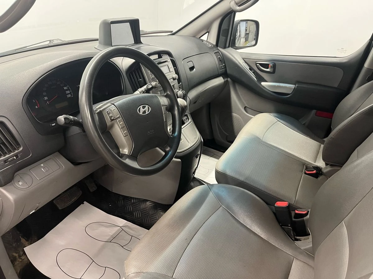 Hyundai Grand Starex, 2011г, задний привод, автомат