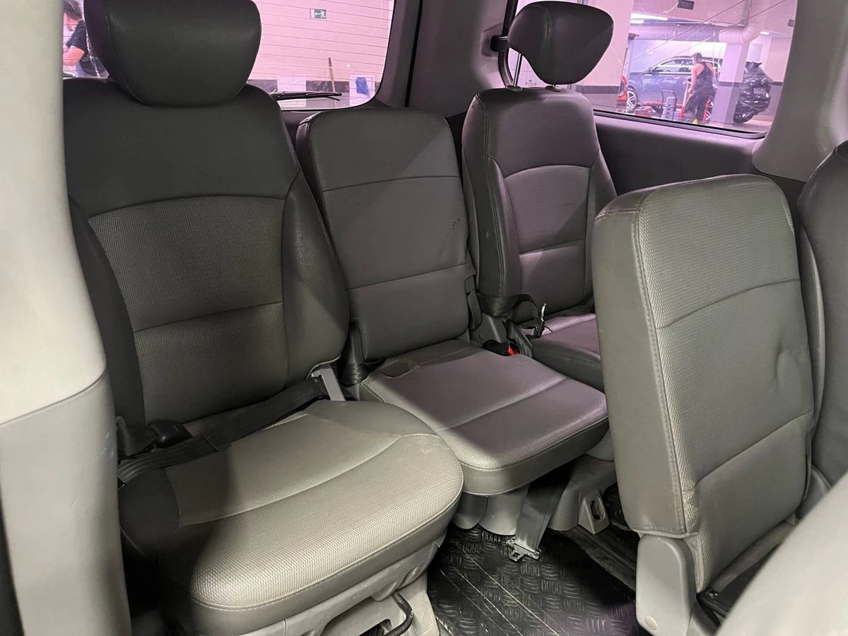 Hyundai Grand Starex, 2011г, задний привод, автомат