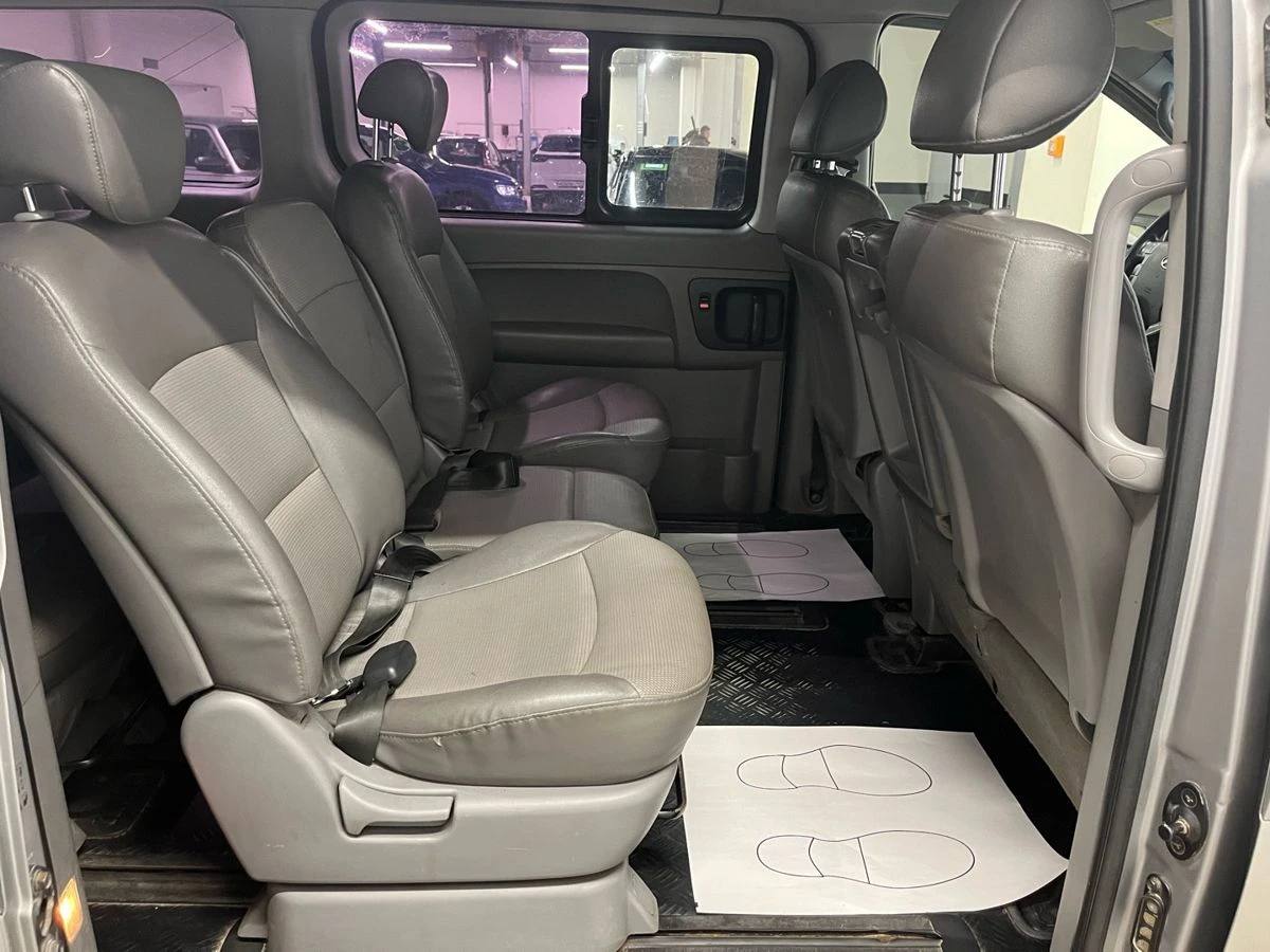 Hyundai Grand Starex, 2011г, задний привод, автомат