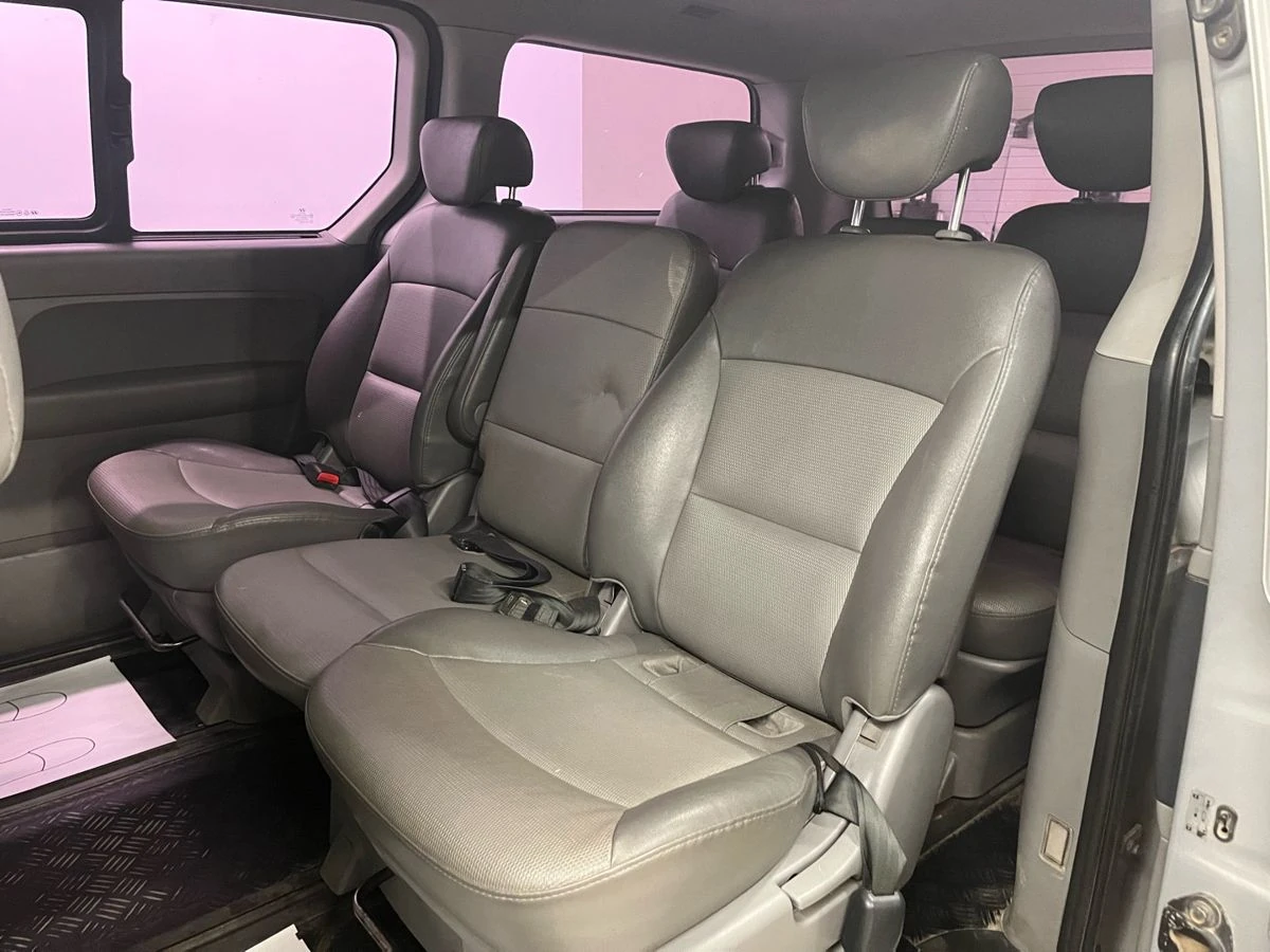 Hyundai Grand Starex, 2011г, задний привод, автомат