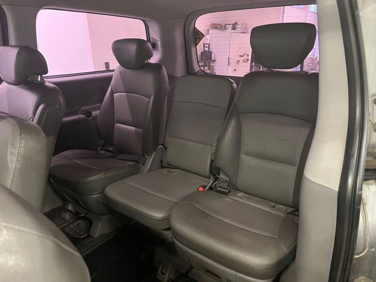 Hyundai Grand Starex, 2011г, задний привод, автомат