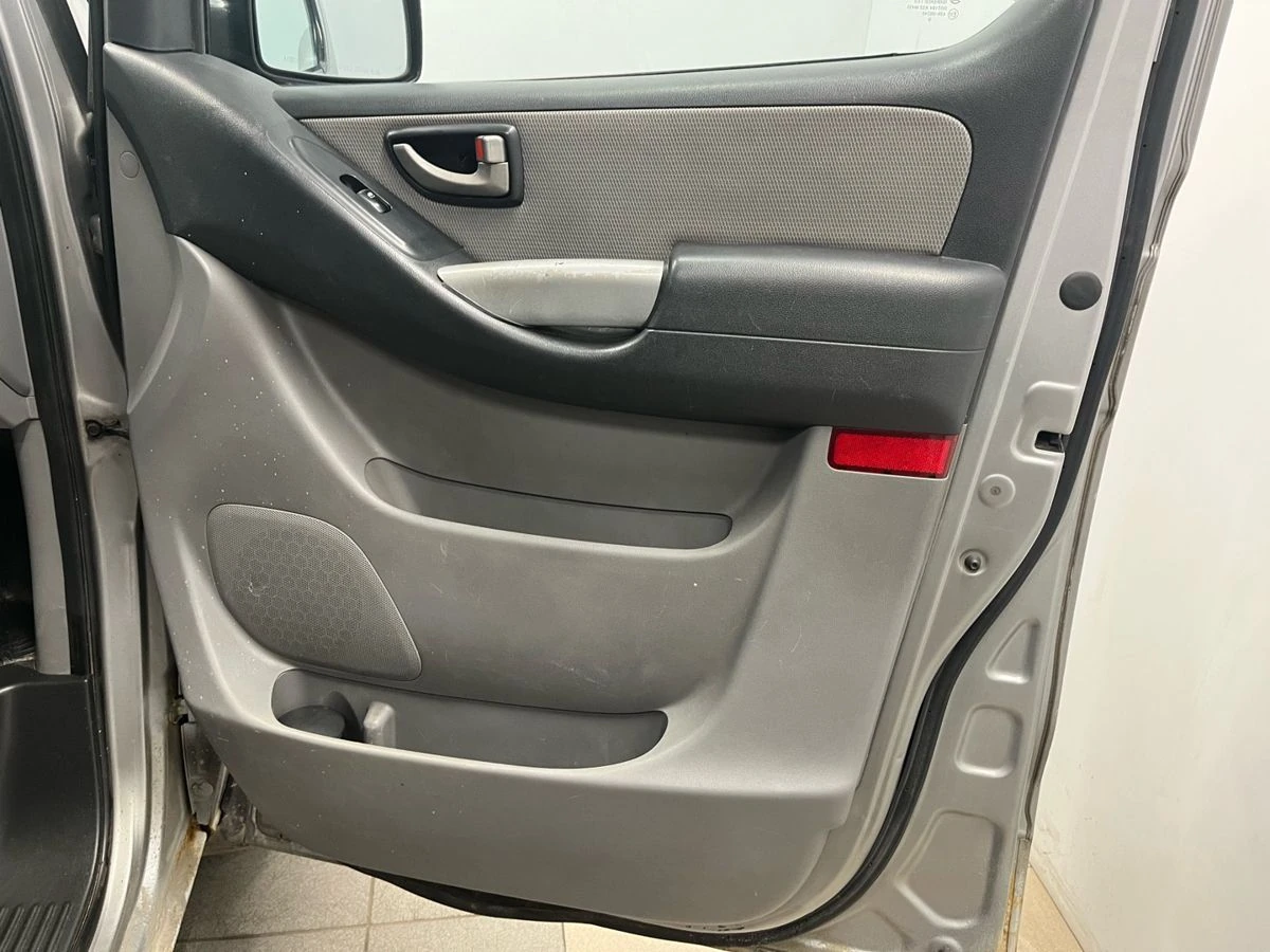 Hyundai Grand Starex, 2011г, задний привод, автомат