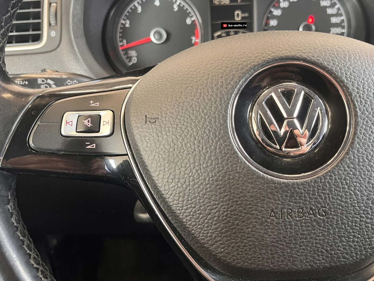 Volkswagen Polo, 2015г, передний привод, автомат