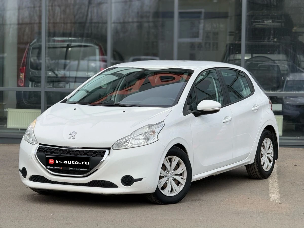 Peugeot 208, 2013г, передний привод, автомат