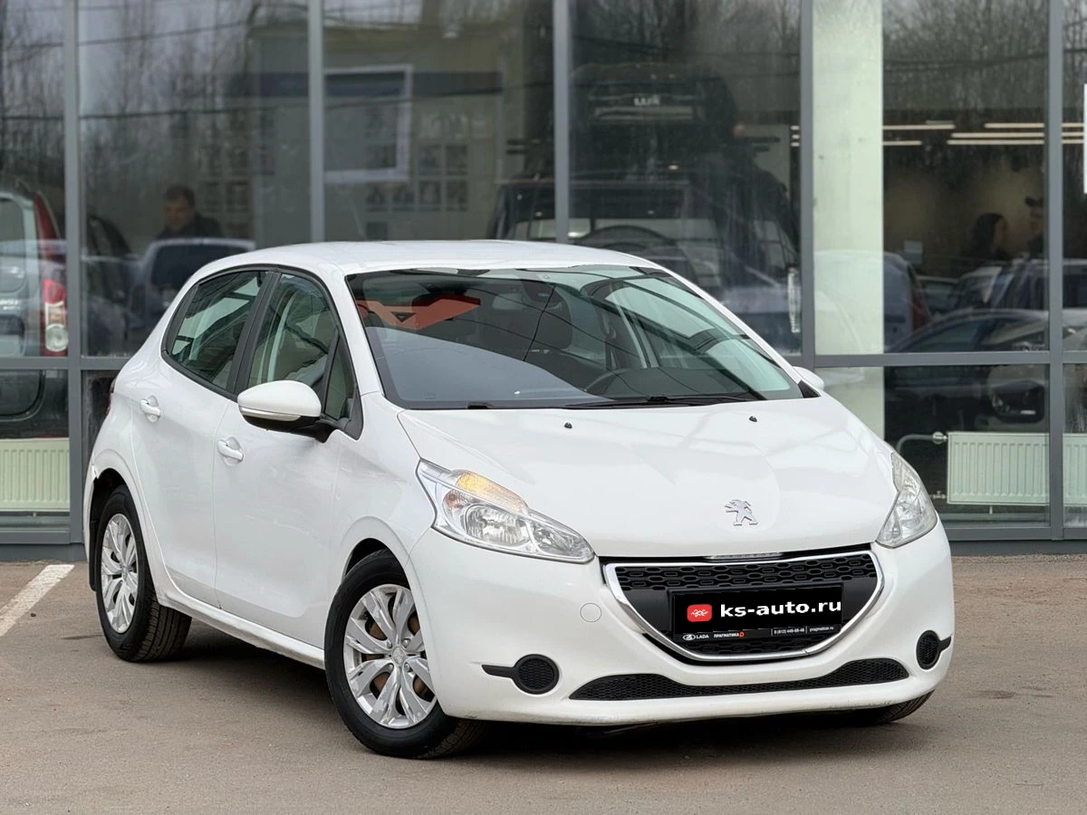Peugeot 208, 2013г, передний привод, автомат