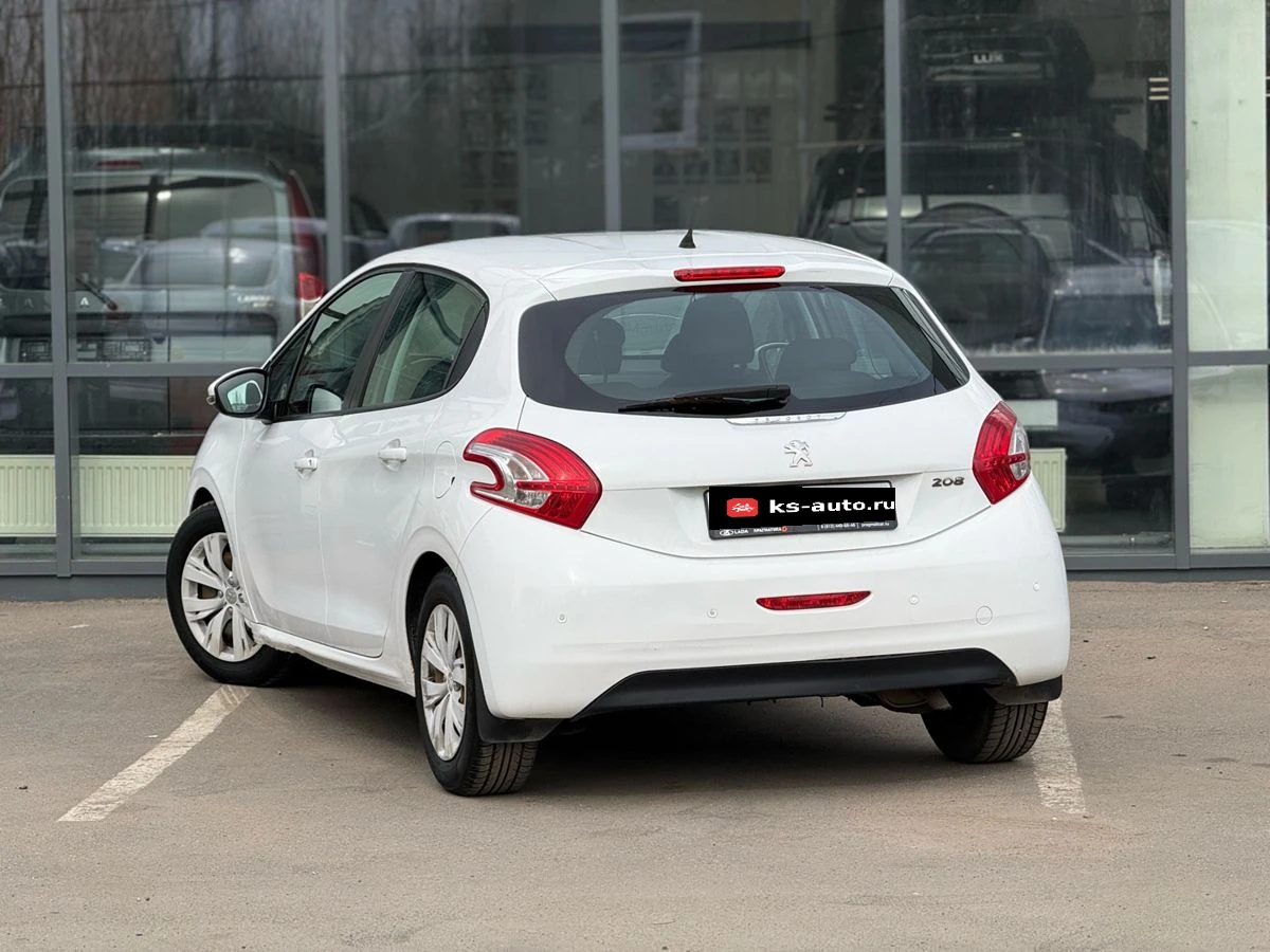 Peugeot 208, 2013г, передний привод, автомат
